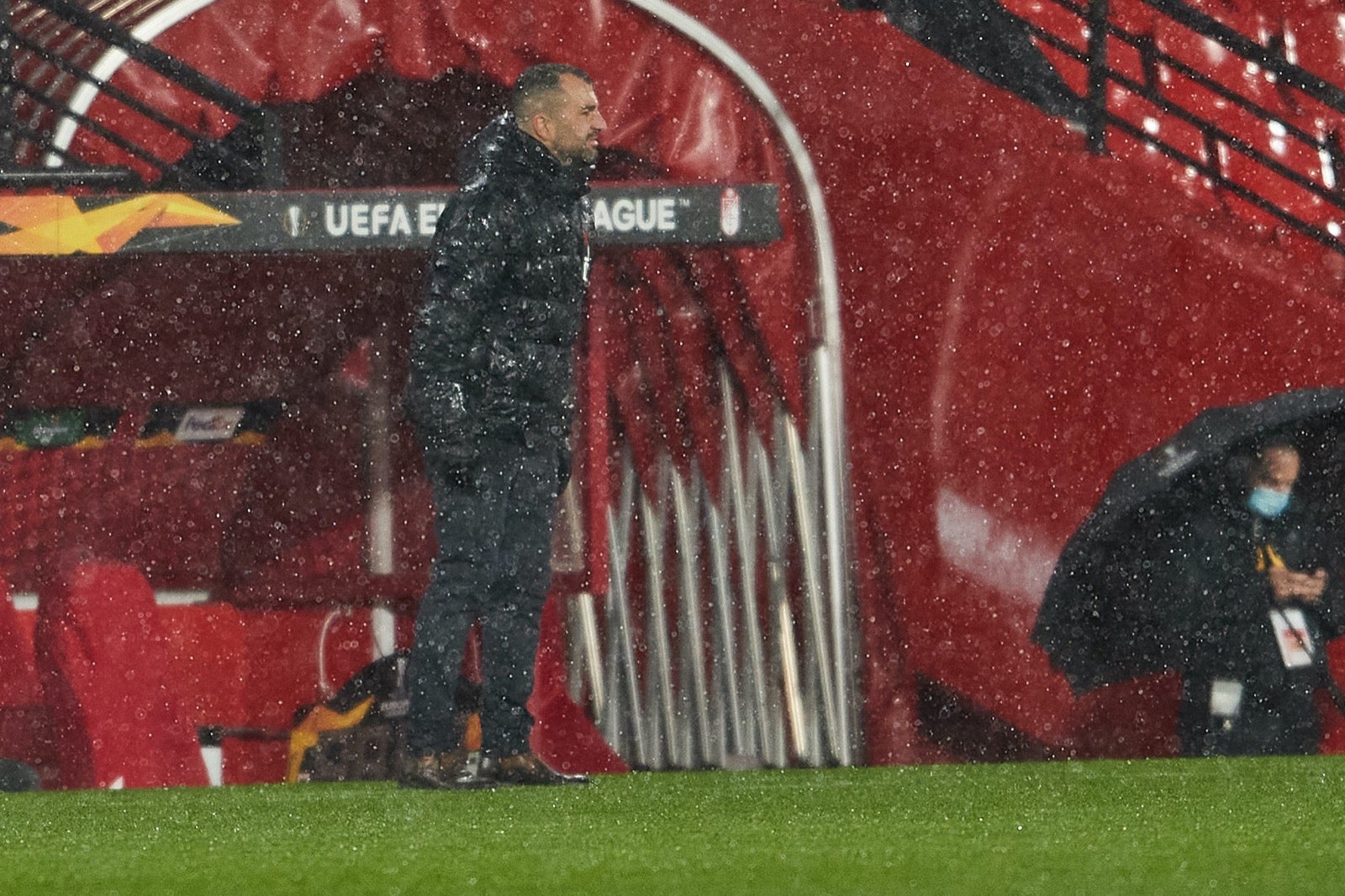 Los de Diego Martínez buscan poner pie y medio en la siguiente ronda de la Europa League.