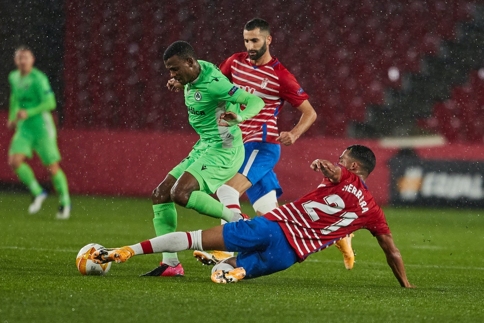 Los de Diego Martínez buscan poner pie y medio en la siguiente ronda de la Europa League.