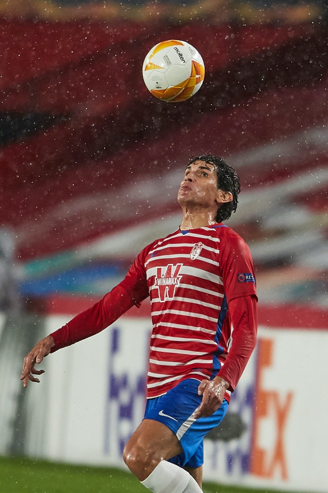 Los de Diego Martínez buscan poner pie y medio en la siguiente ronda de la Europa League.