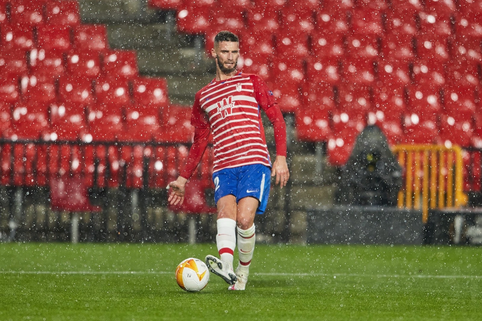 Los de Diego Martínez buscan poner pie y medio en la siguiente ronda de la Europa League.