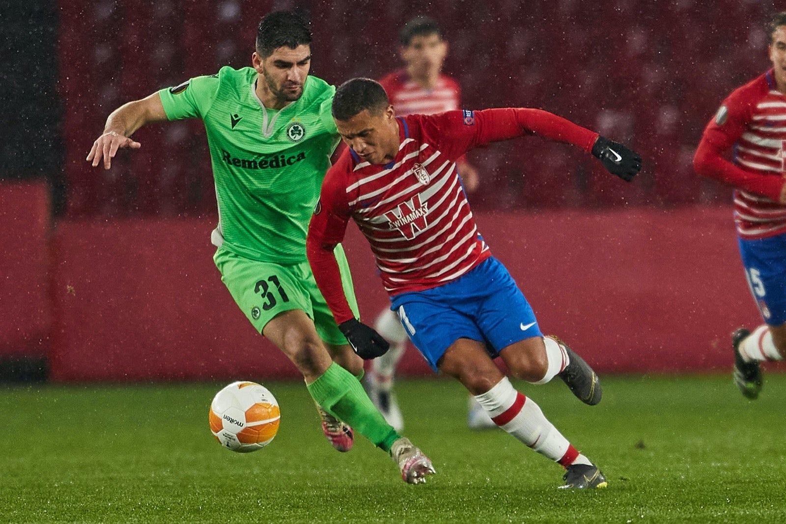 Los de Diego Martínez buscan poner pie y medio en la siguiente ronda de la Europa League.