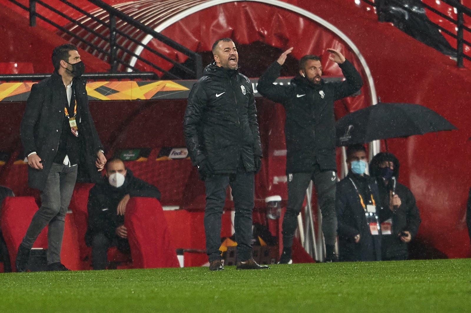 Los de Diego Martínez buscan poner pie y medio en la siguiente ronda de la Europa League.