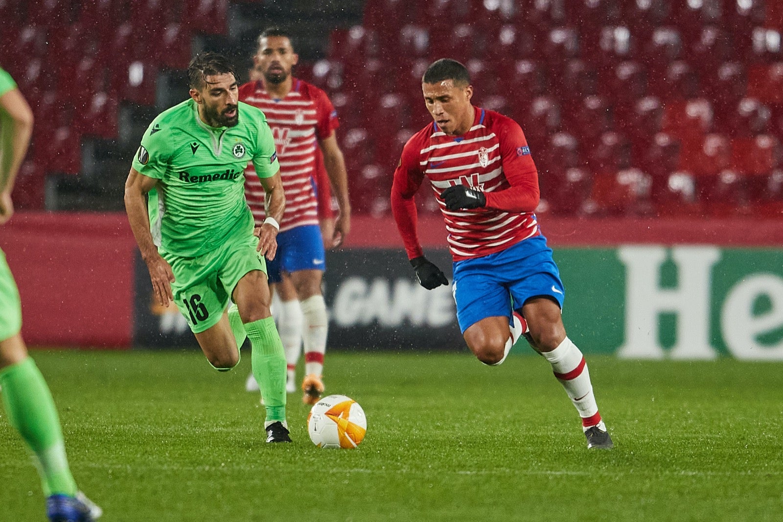Los de Diego Martínez buscan poner pie y medio en la siguiente ronda de la Europa League.