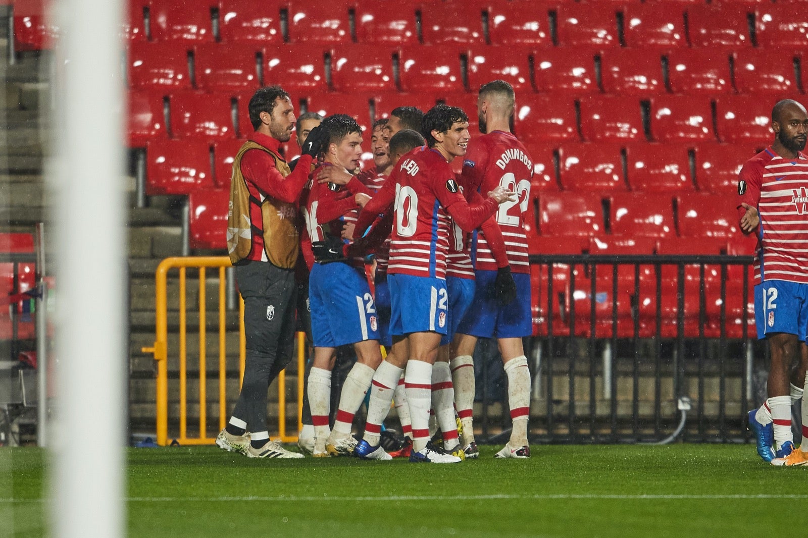 Los de Diego Martínez buscan poner pie y medio en la siguiente ronda de la Europa League.