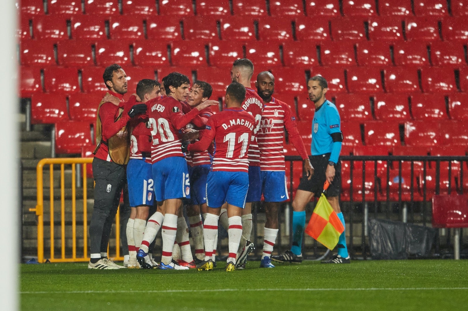 Los de Diego Martínez buscan poner pie y medio en la siguiente ronda de la Europa League.