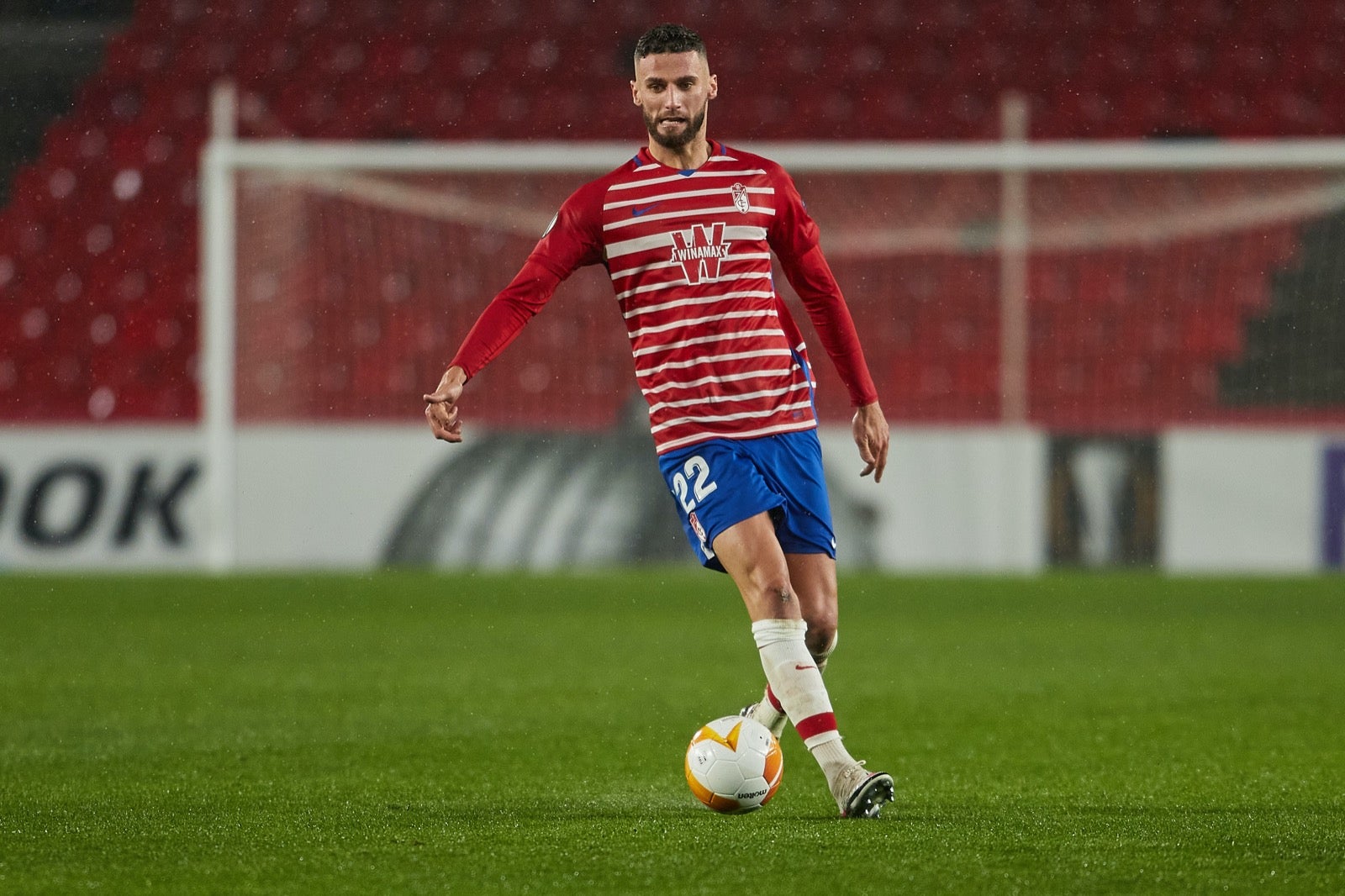 Los de Diego Martínez buscan poner pie y medio en la siguiente ronda de la Europa League.