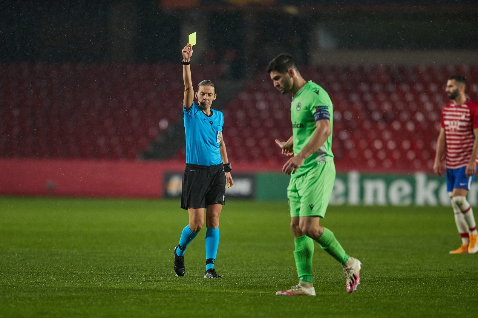 Los de Diego Martínez buscan poner pie y medio en la siguiente ronda de la Europa League.
