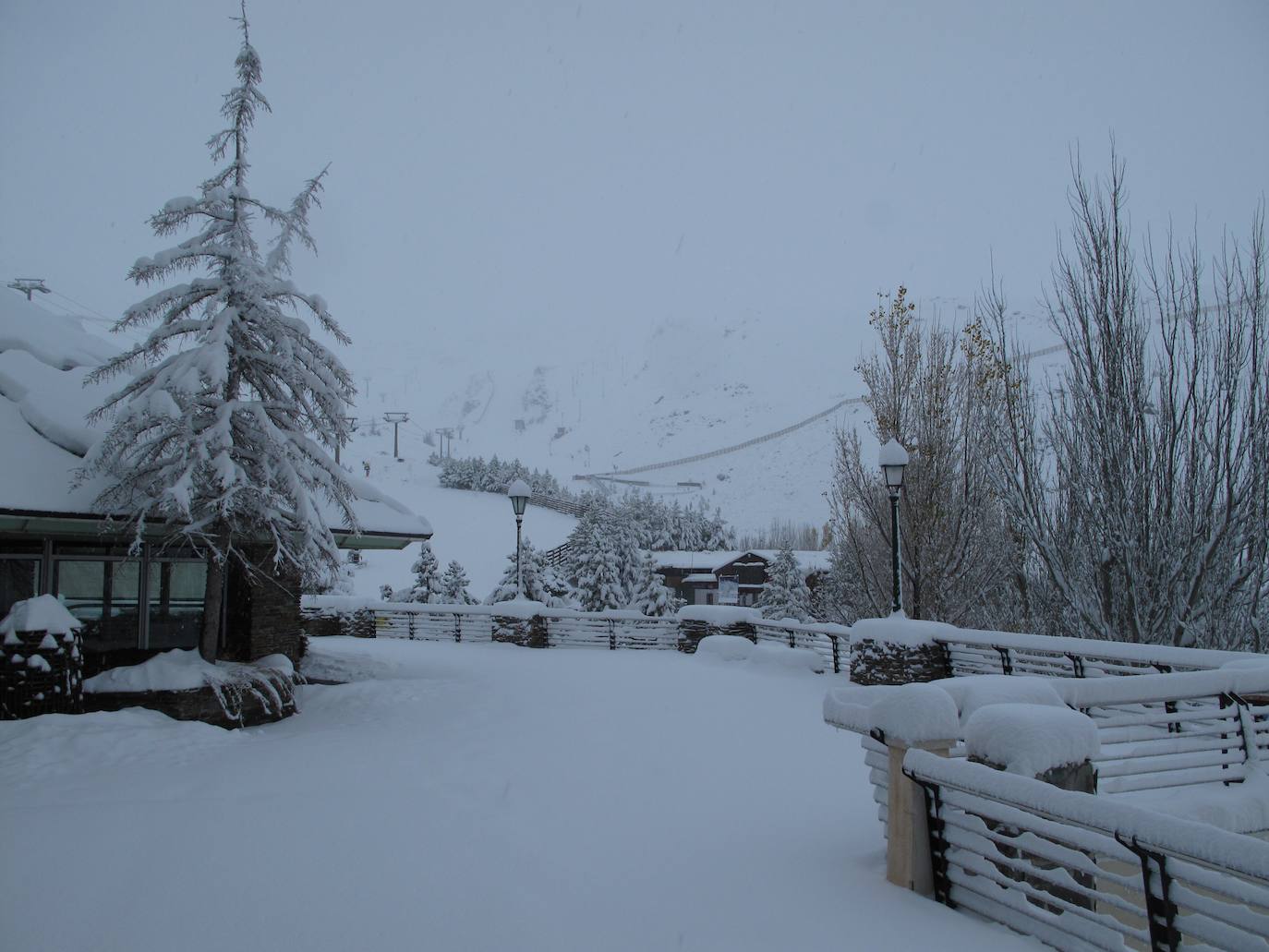 La nieve comenzó a caer de madrugada, con una acumulación de entre 30 y 40 centímetros
