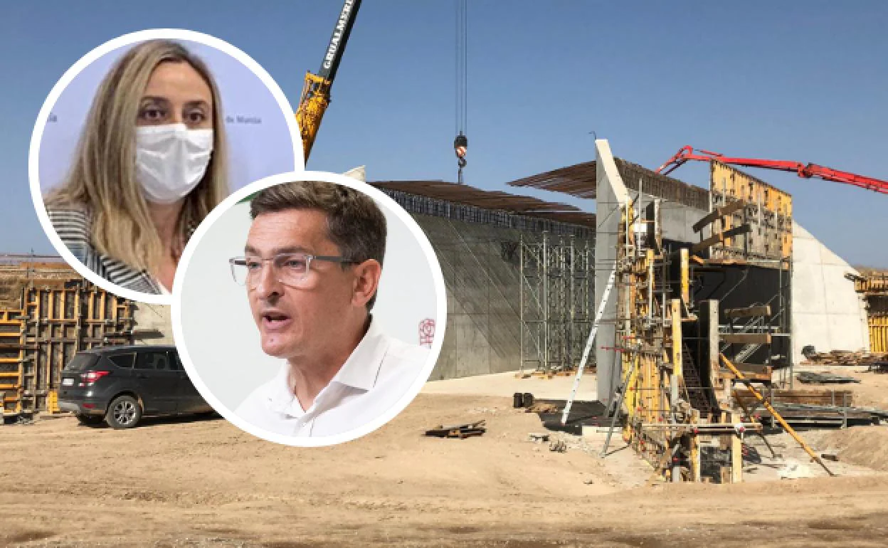 Obras del AVE en Almería | La consejera Carazo afea que el AVE a Almería sea en vía única y el PSOE le recuerda que así lo diseñó su partido