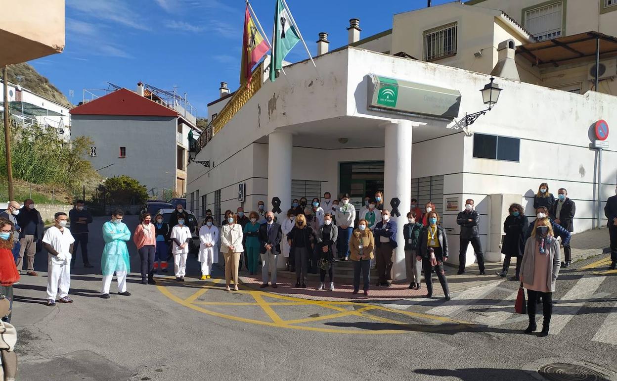 Silencio en el centro de salud de Cenes de la Vega, donde trabajaba Tomás Ureña, el médico fallecido por Covid. 