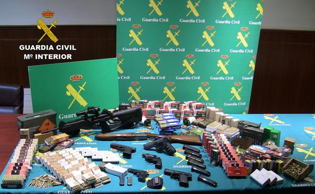 Cae una banda de criminales que operaba en Granada traficando con armas para mafias