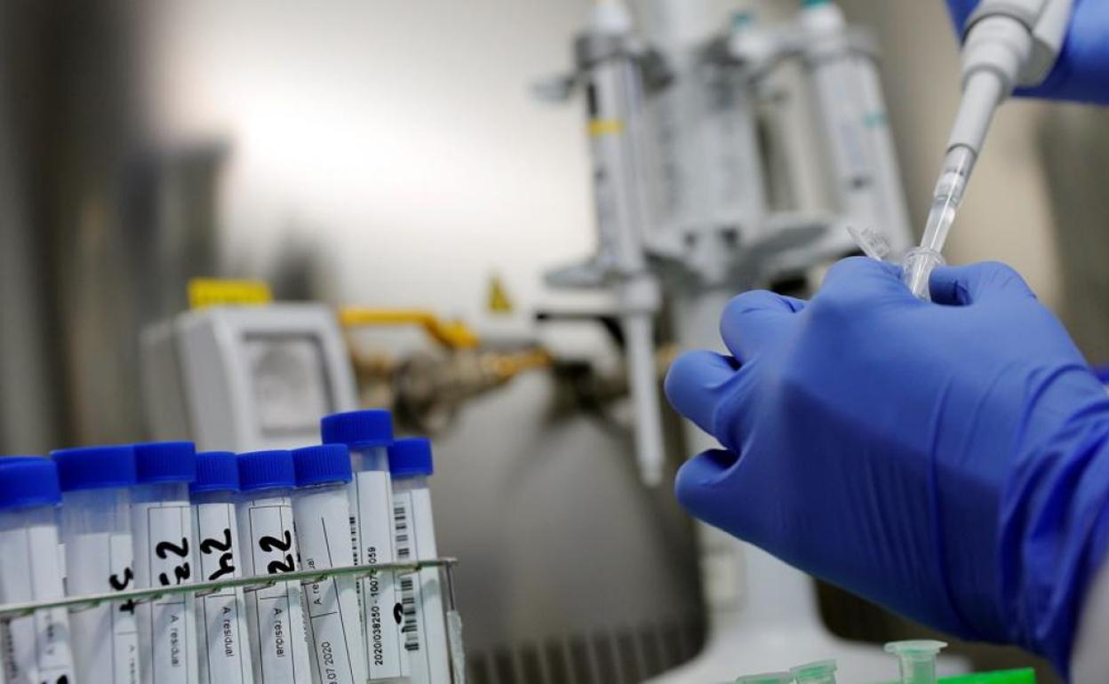 La vacuna de Moderna protege a los mayores hasta tres meses después de recibir la dosis