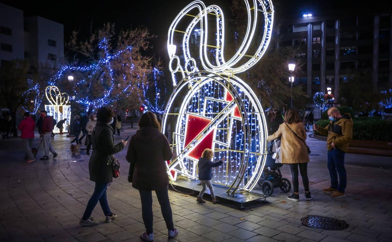 Granada ya luce su alumbrado de Navidad. 