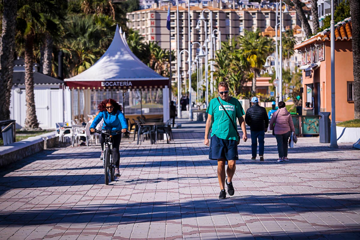 Así vive la Costa Tropical el inicio de los días festivos