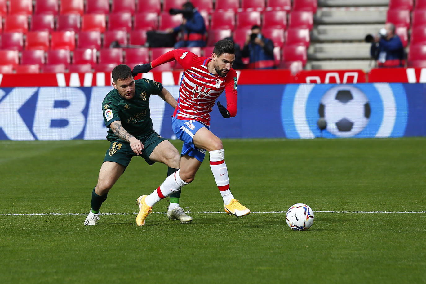 Repasa todas las imágenes del duelo entre rojiblancos y oscenses