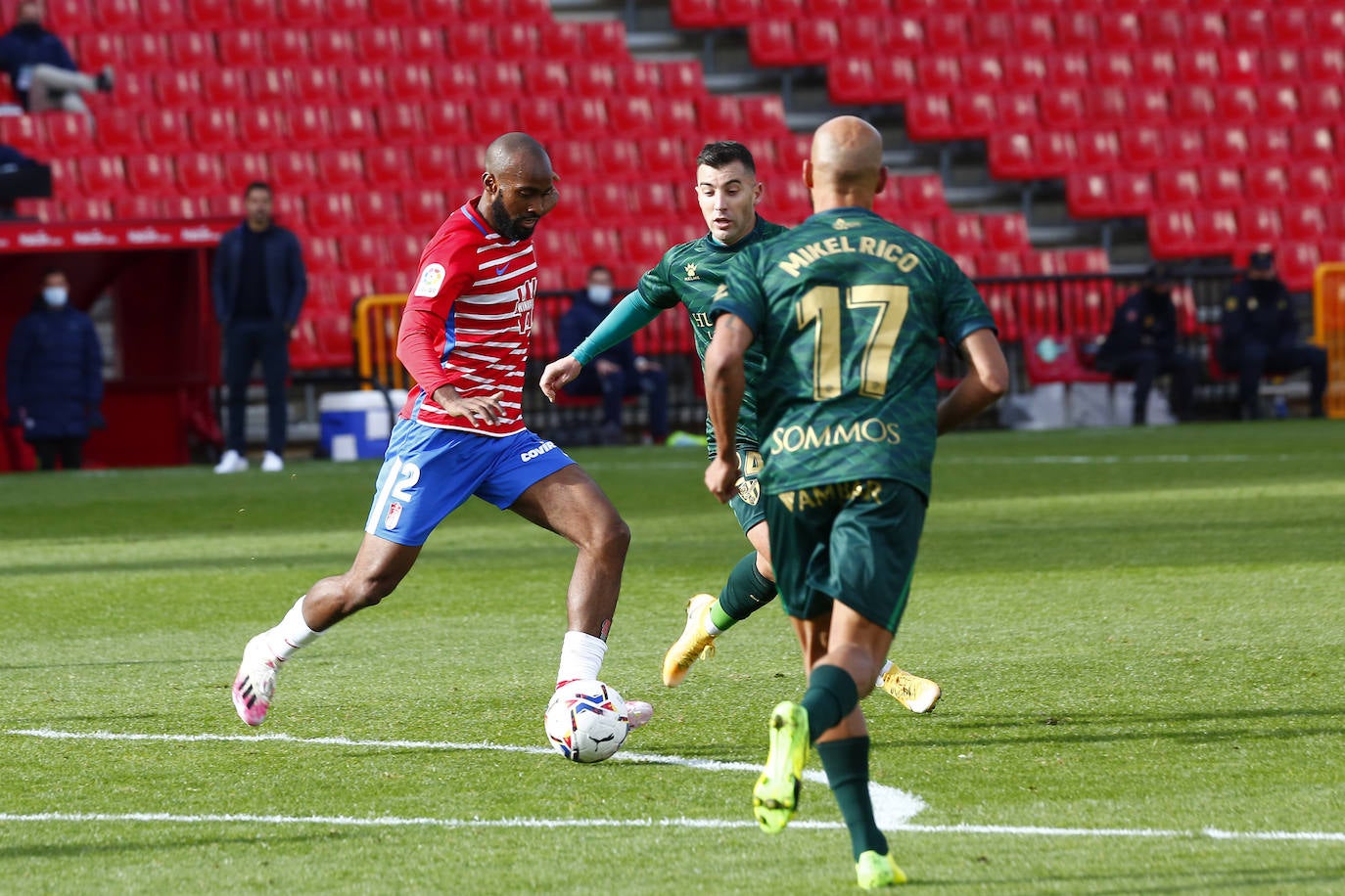 Repasa todas las imágenes del duelo entre rojiblancos y oscenses