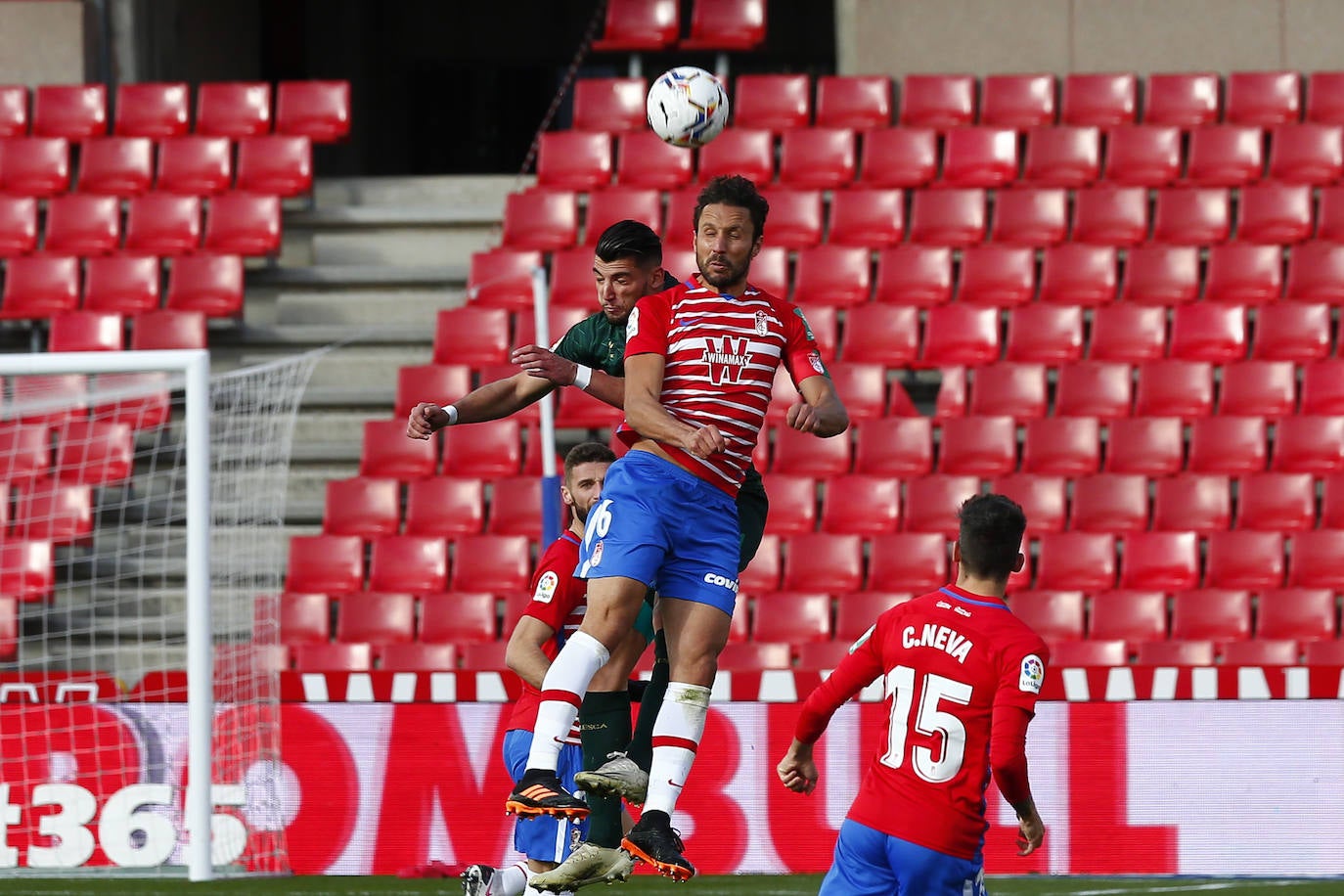 Repasa todas las imágenes del duelo entre rojiblancos y oscenses