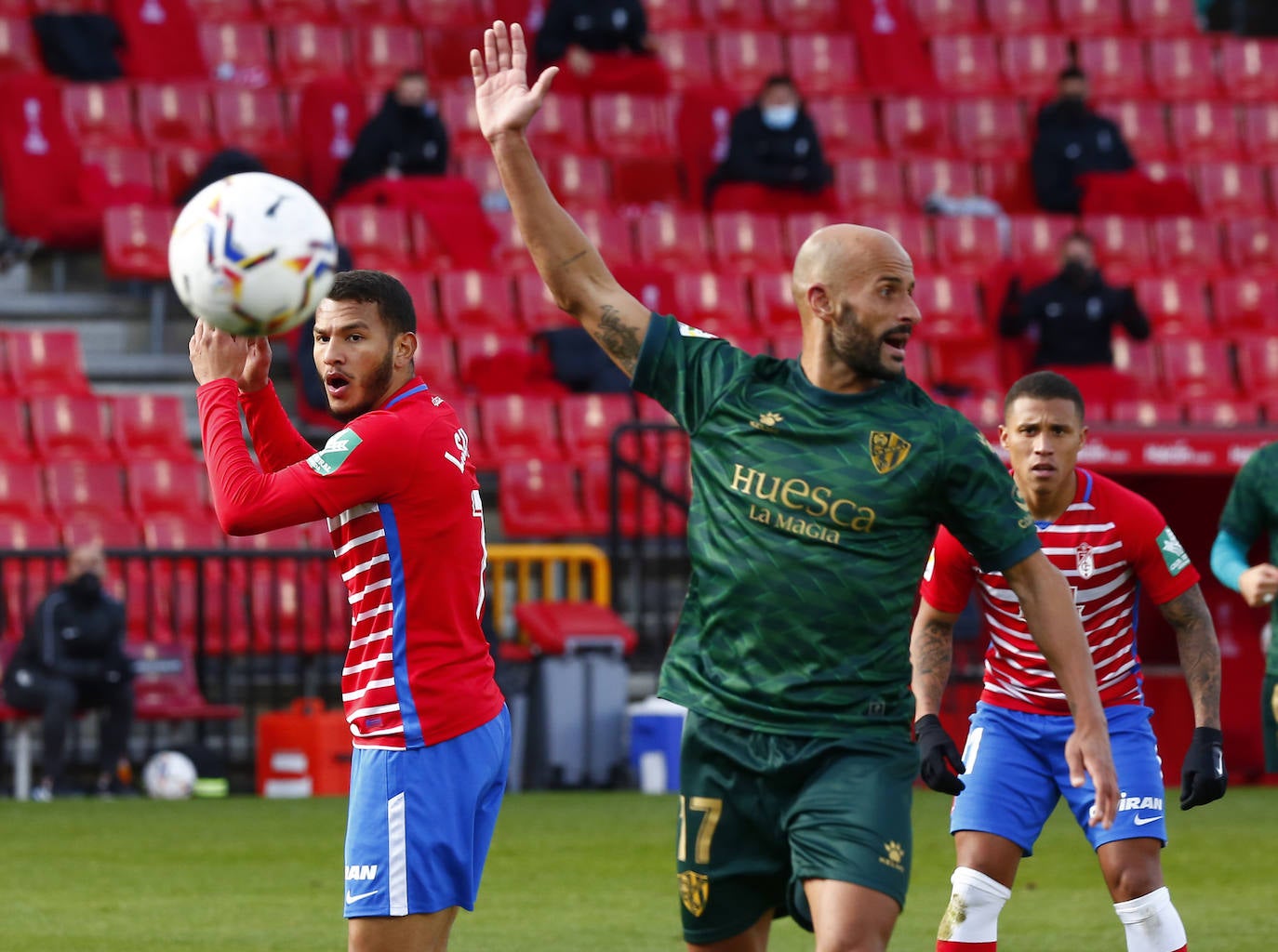 Repasa todas las imágenes del duelo entre rojiblancos y oscenses