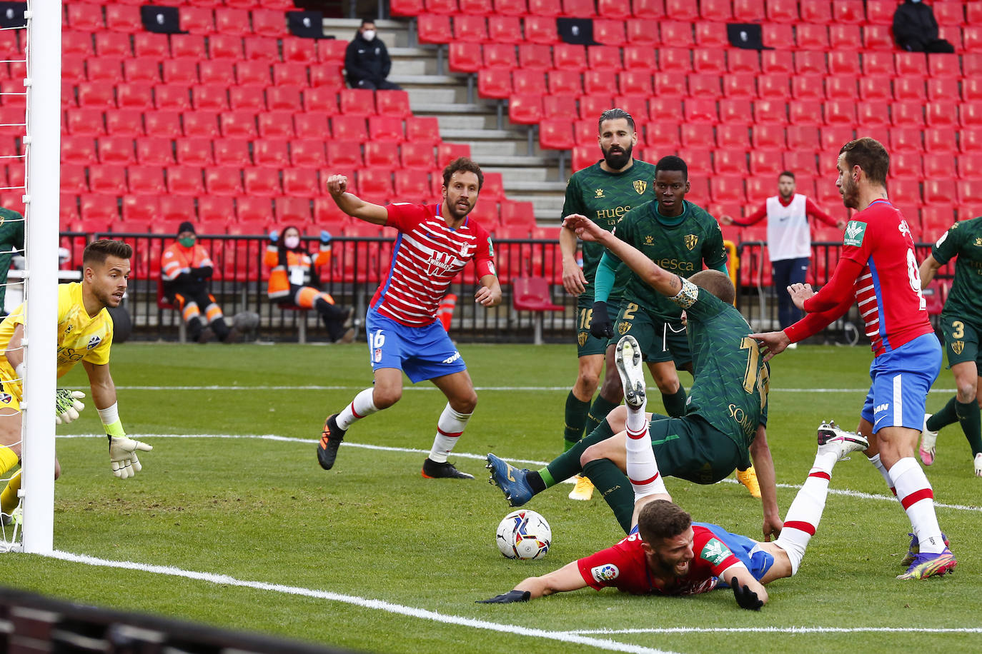 Repasa todas las imágenes del duelo entre rojiblancos y oscenses