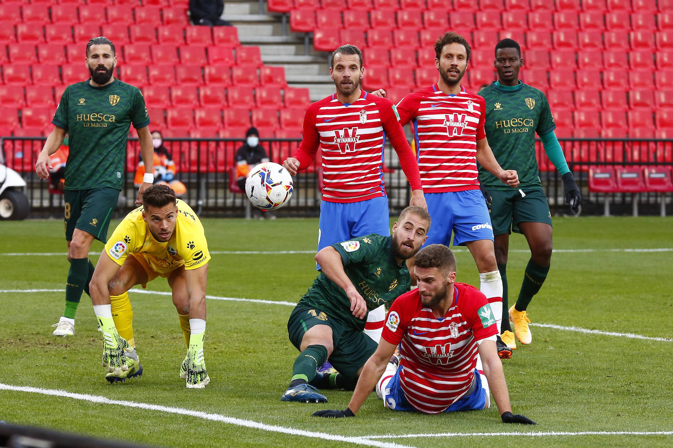 Repasa todas las imágenes del duelo entre rojiblancos y oscenses