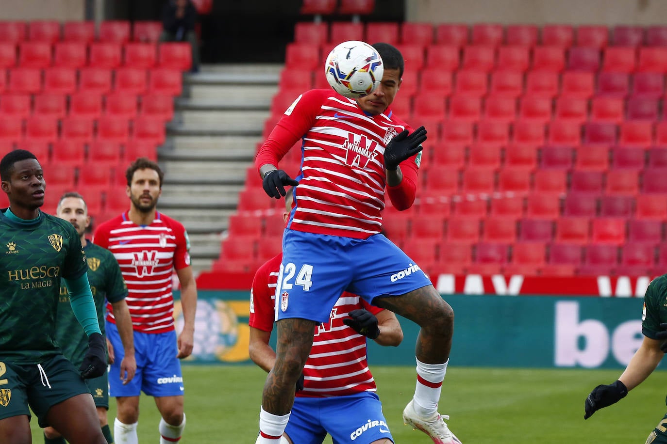 Repasa todas las imágenes del duelo entre rojiblancos y oscenses