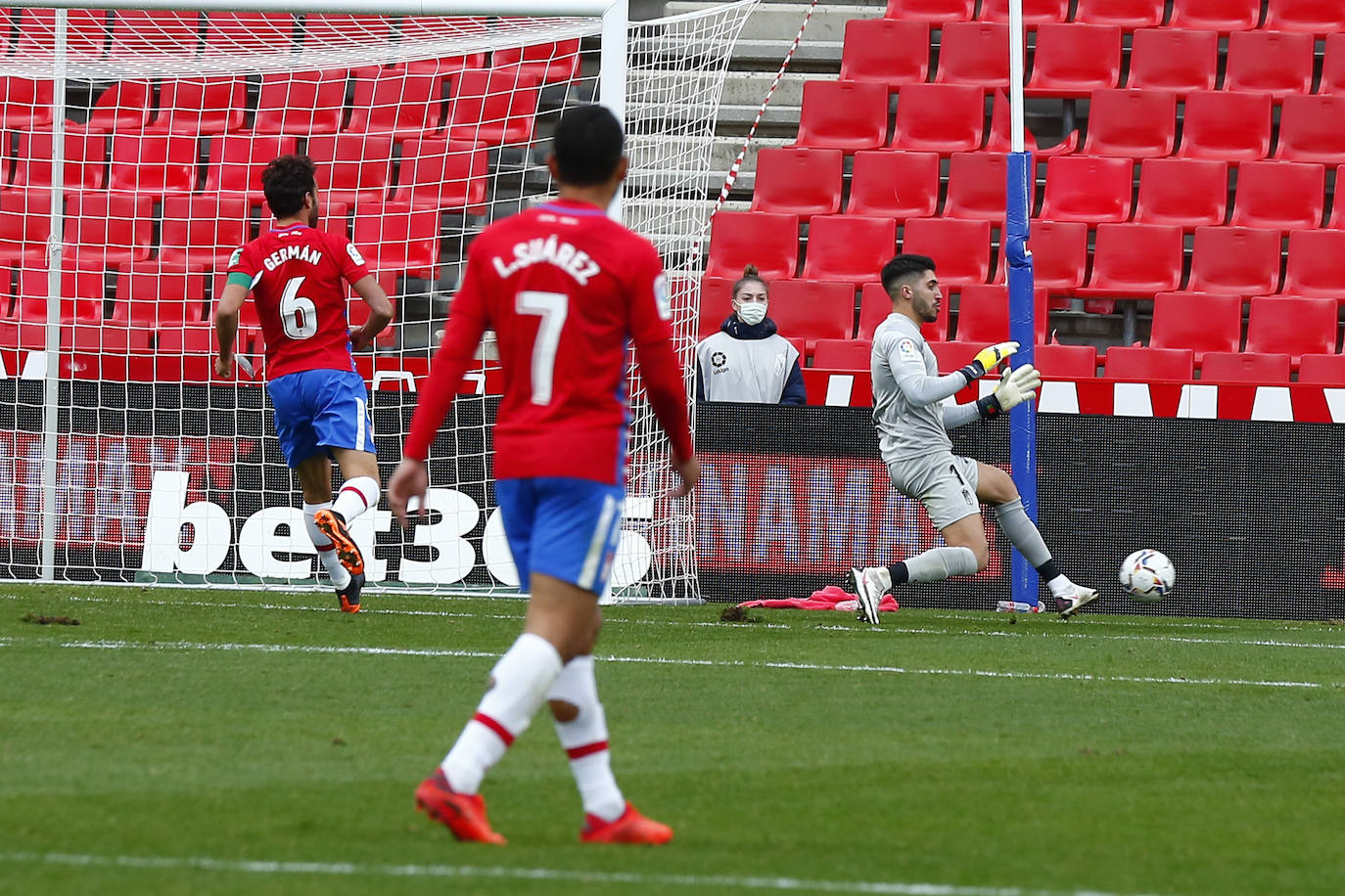 Repasa todas las imágenes del duelo entre rojiblancos y oscenses