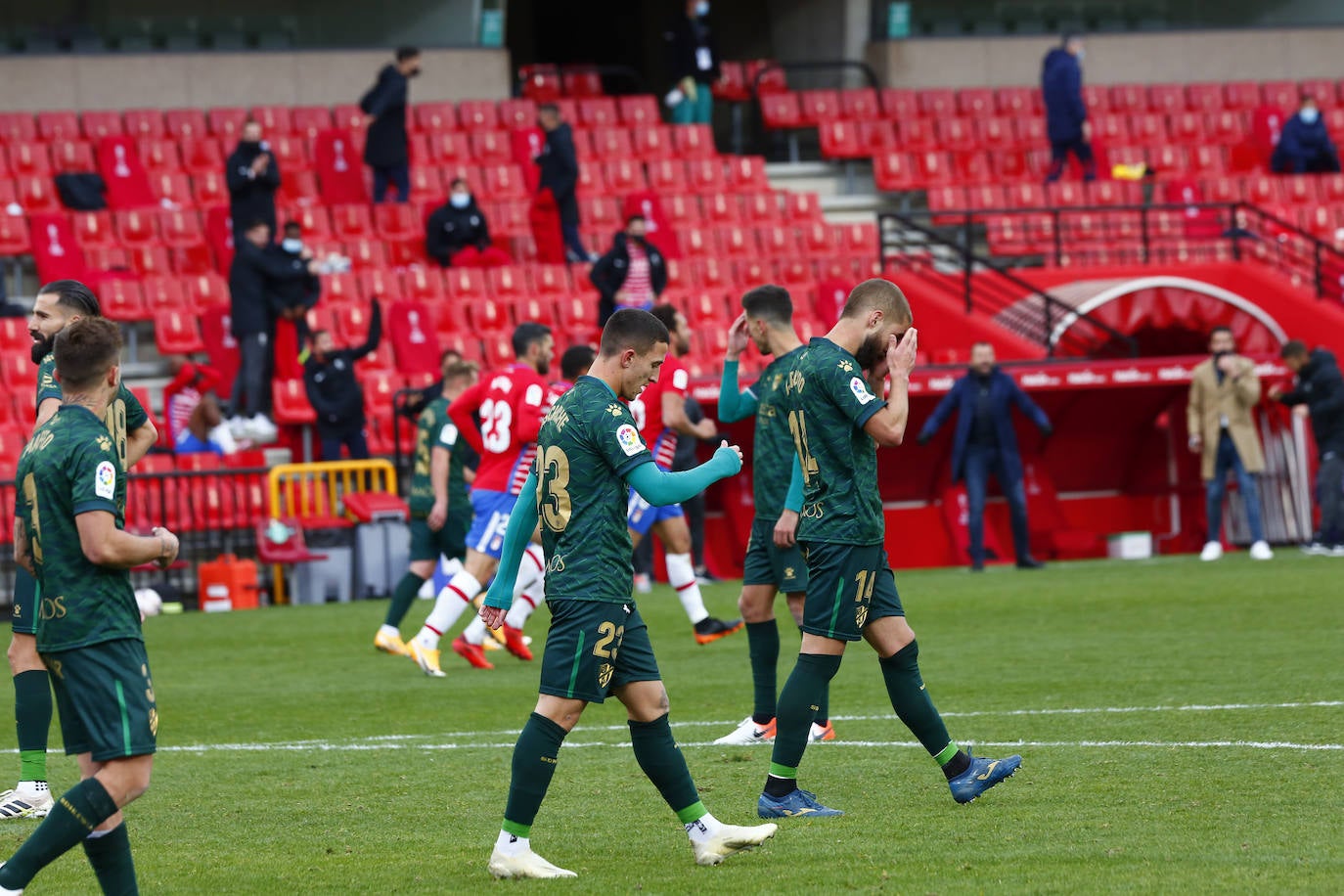 Repasa todas las imágenes del duelo entre rojiblancos y oscenses