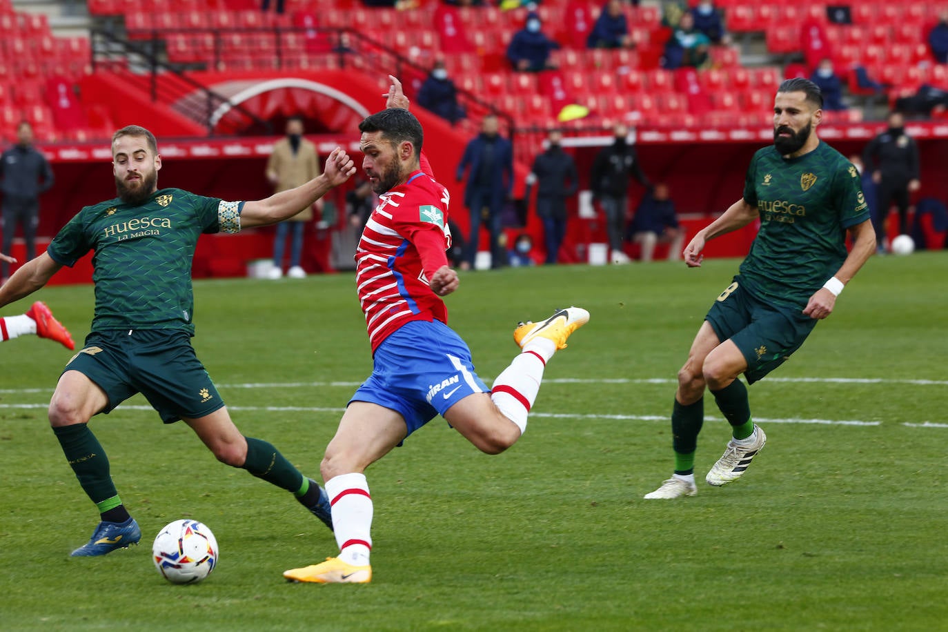 Repasa todas las imágenes del duelo entre rojiblancos y oscenses