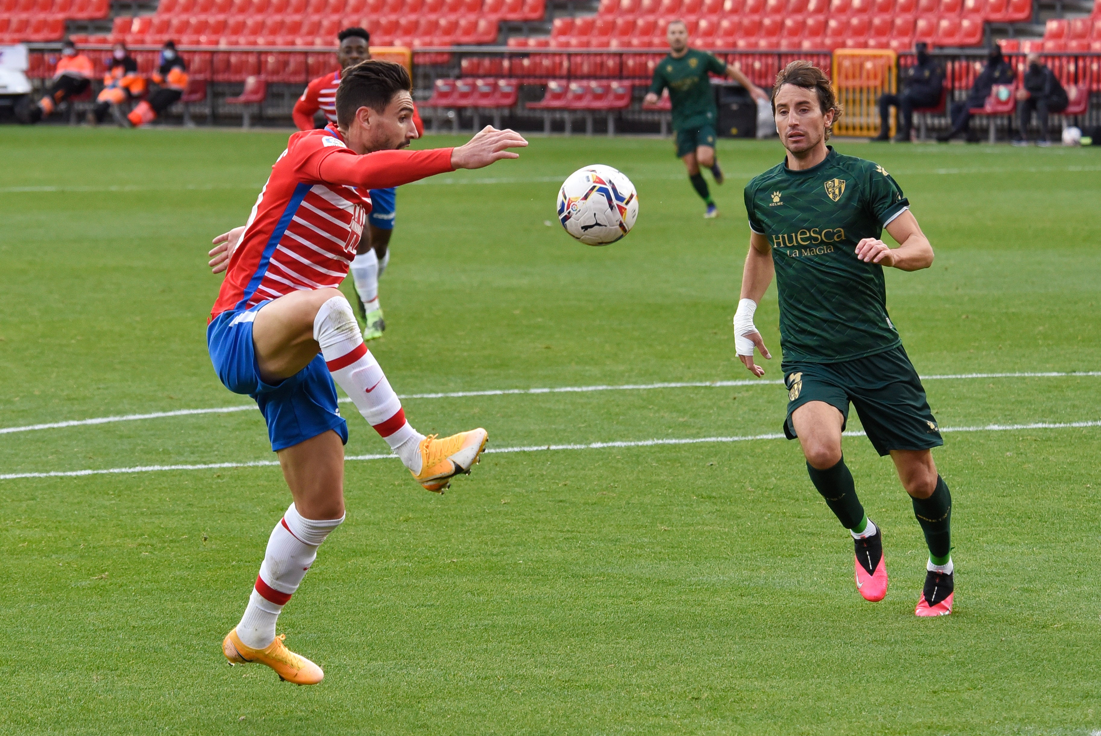 Repasa todas las imágenes del duelo entre rojiblancos y oscenses