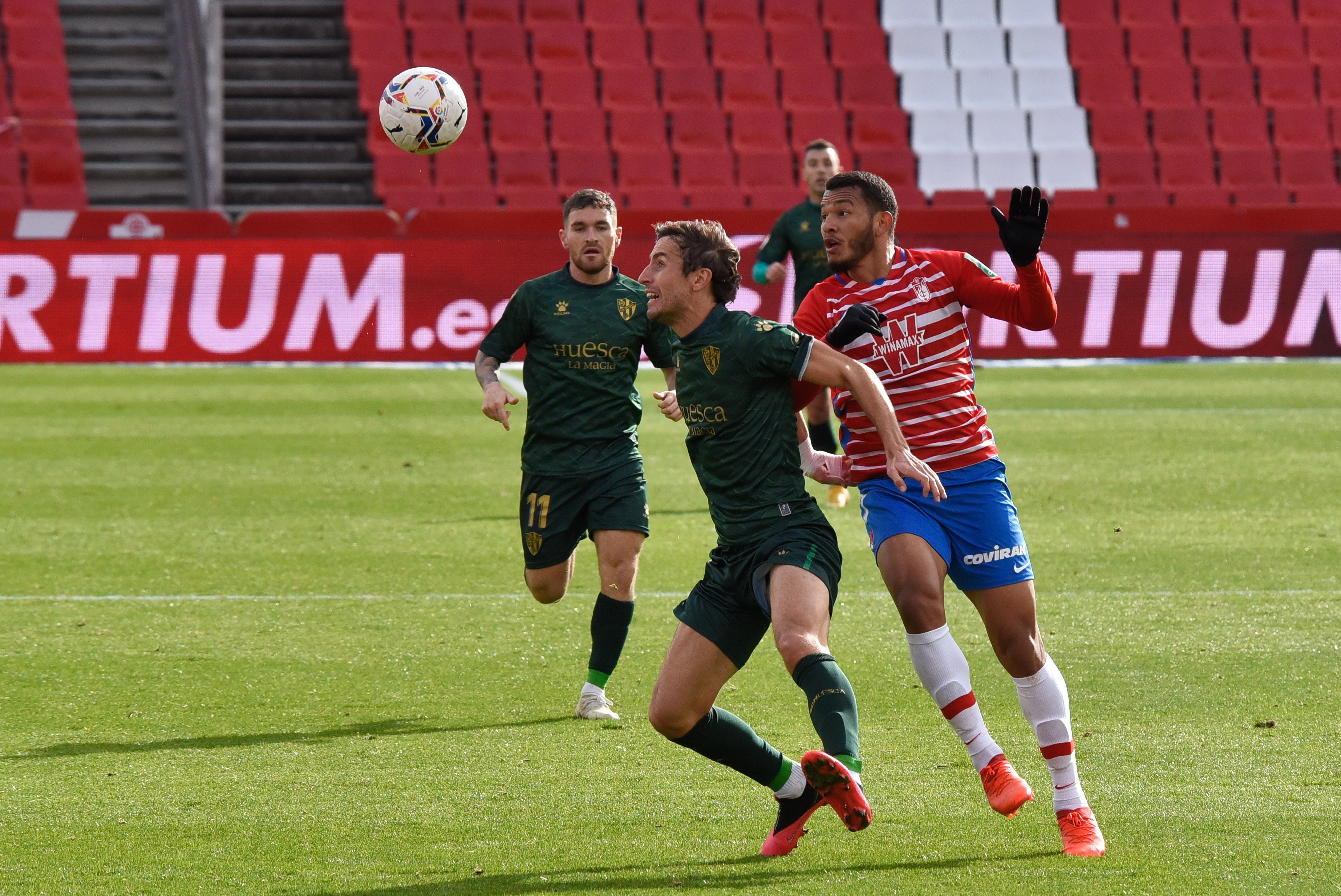 Repasa todas las imágenes del duelo entre rojiblancos y oscenses