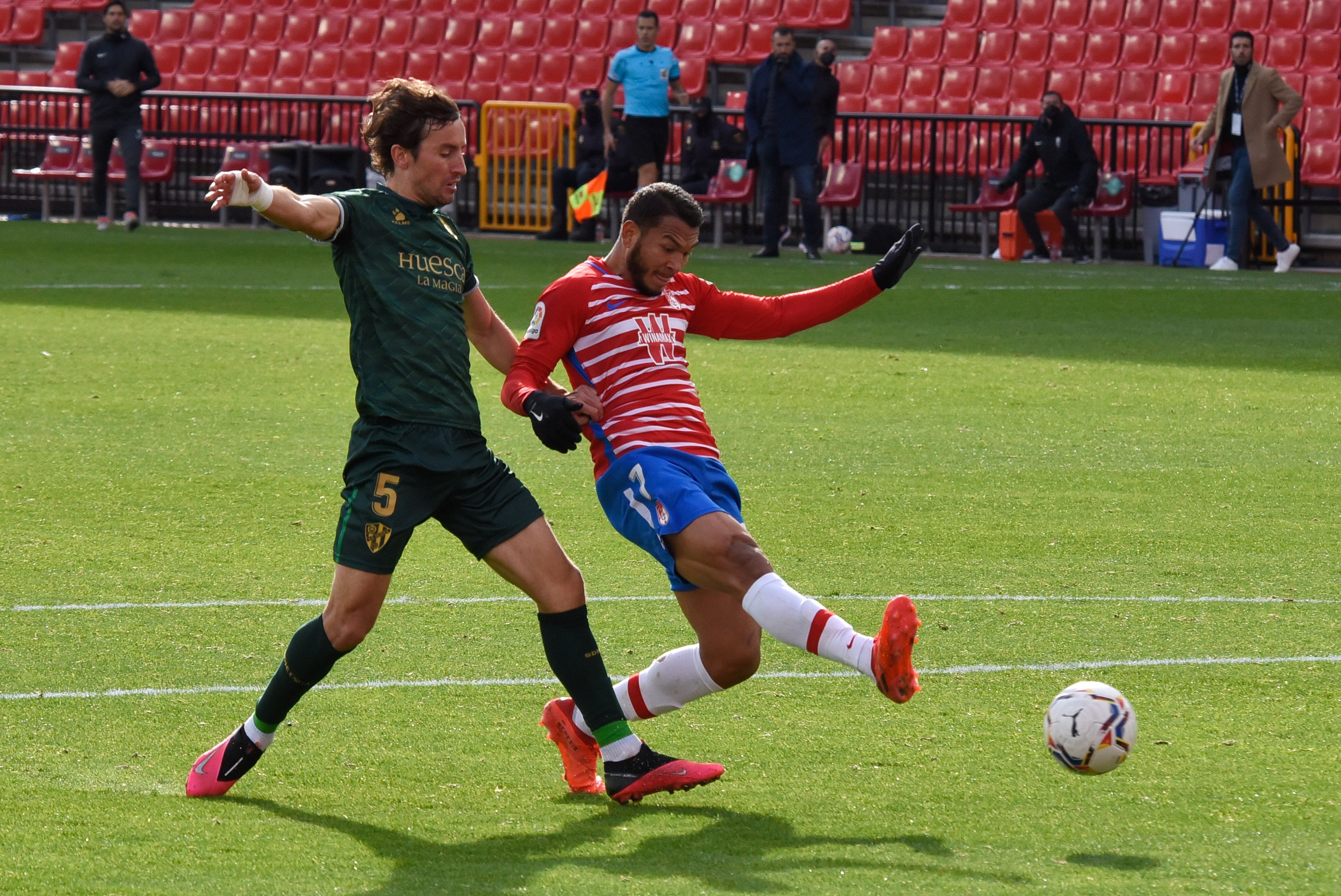 Repasa todas las imágenes del duelo entre rojiblancos y oscenses