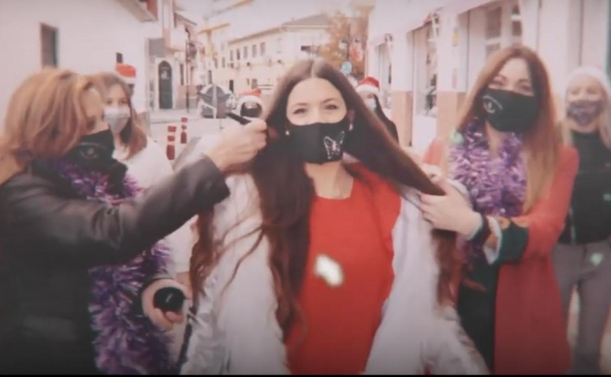 Comerciantes de Cúllar Vega graban un vídeo para motivar a sus vecinos a que compren sin salir del pueblo