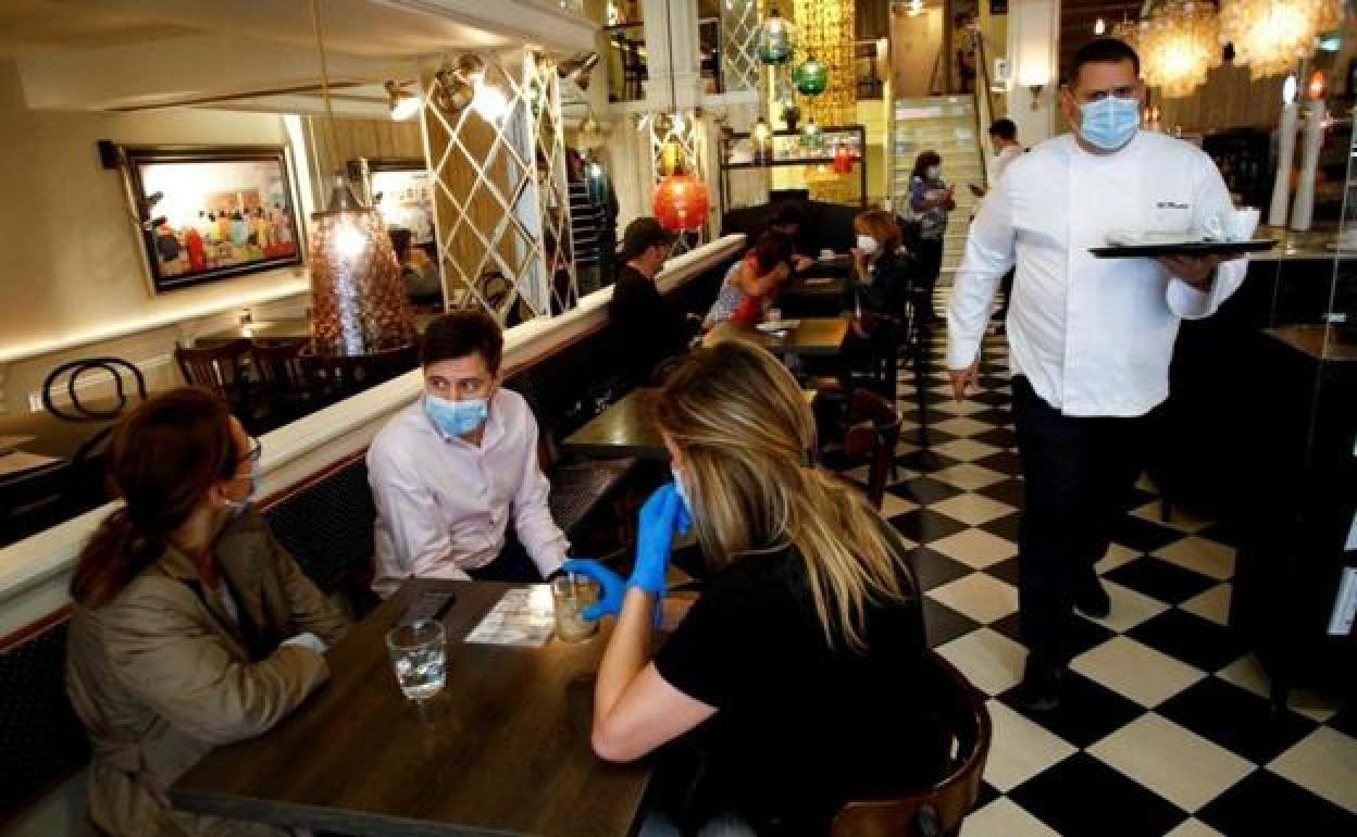 La calle Navas, zona de tapas en Granada, casi vacía en el pasado cambio de fase.