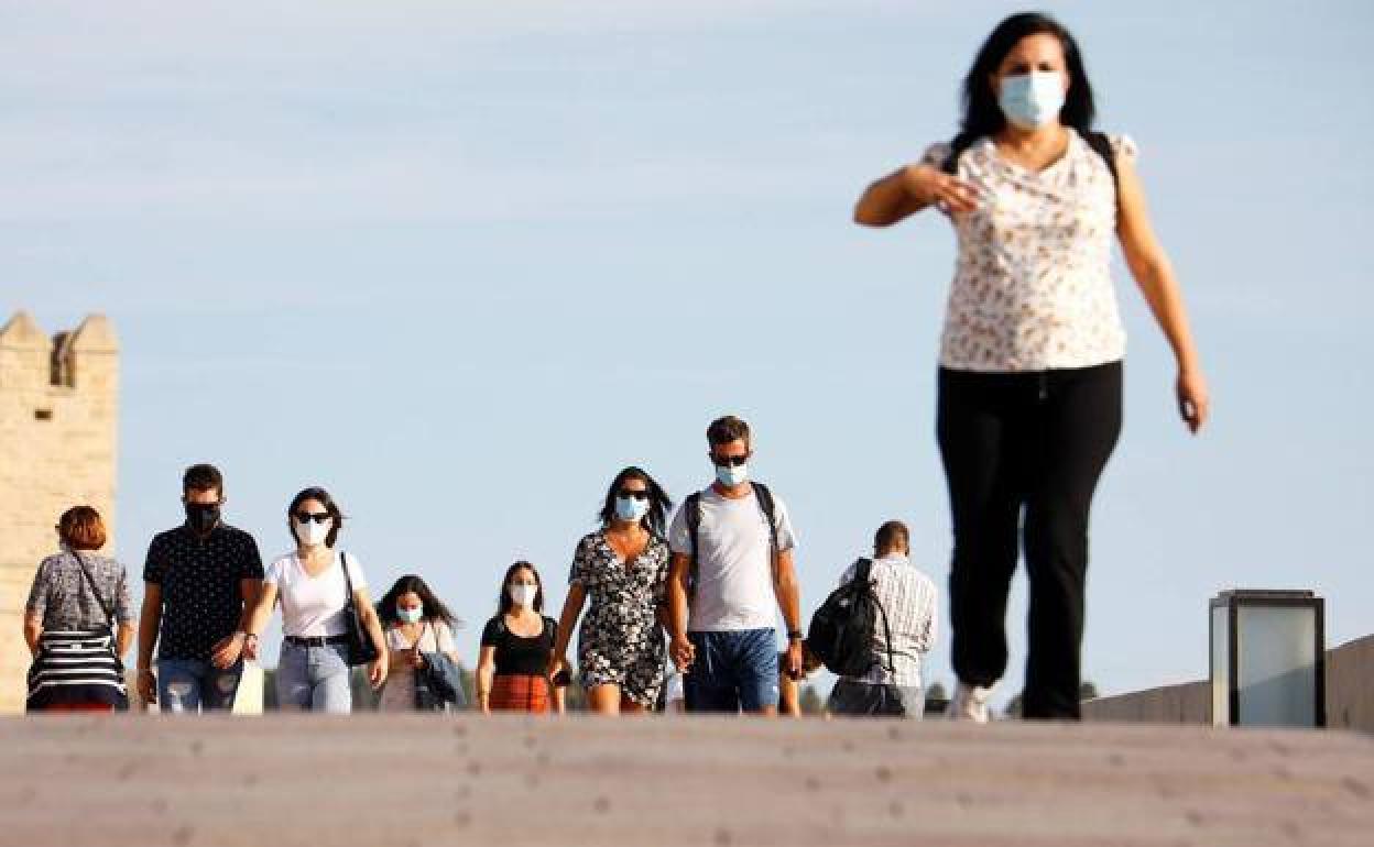 Nuevas medidas en Andalucía | ¿Qué días se amplía el número máximo de personas en una reunión?