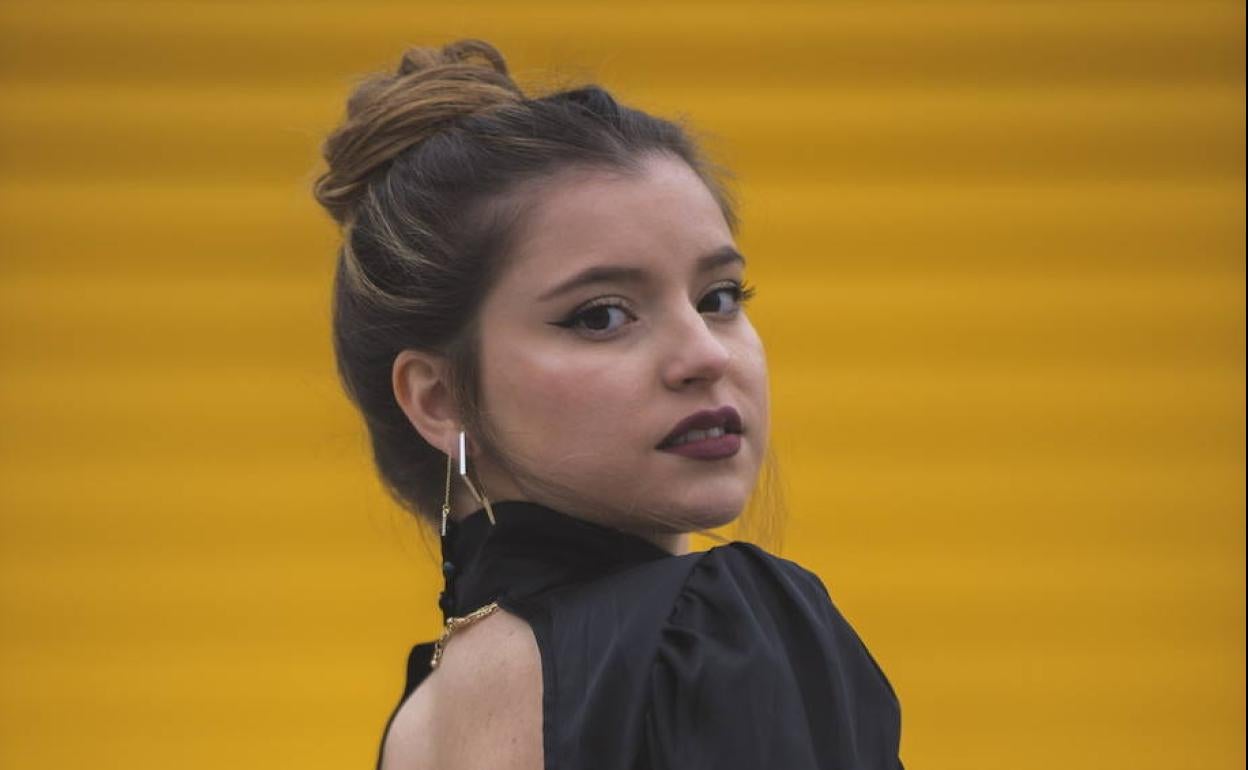 Almudena Ruiz, cantante granadina.