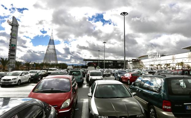 Parking superior del Centro Comercial Nevada.