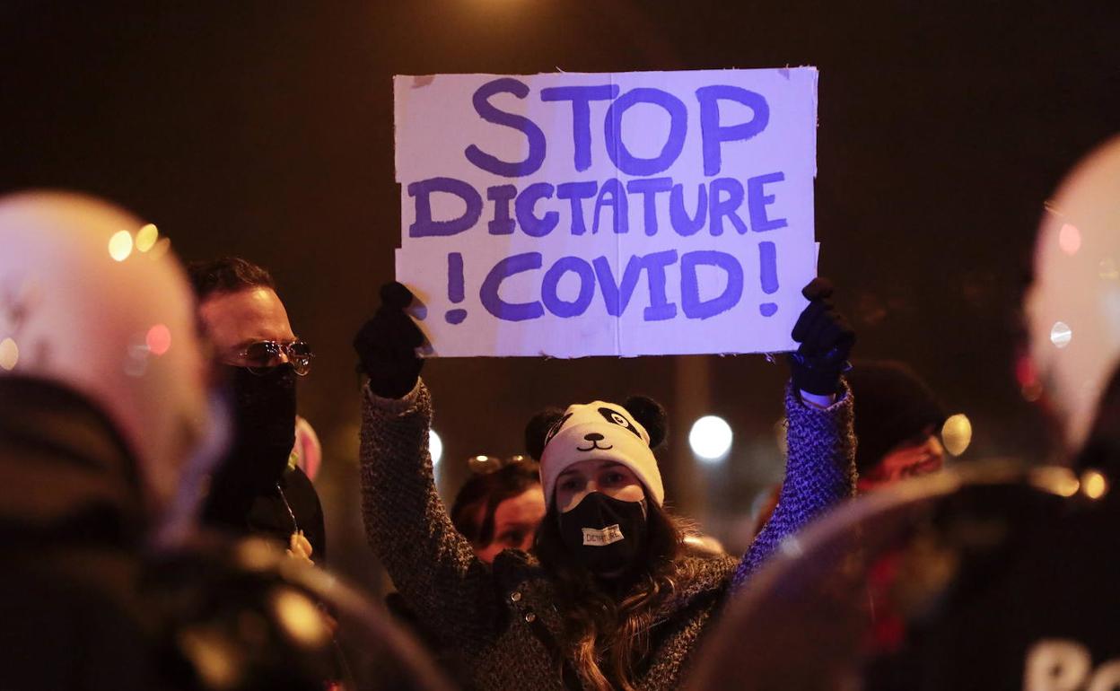 Implementará una estrategia de comunicación contra los «teóricos de la conspiración.