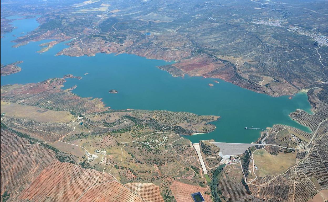 Visión aérea del embalse del Giribaile. 