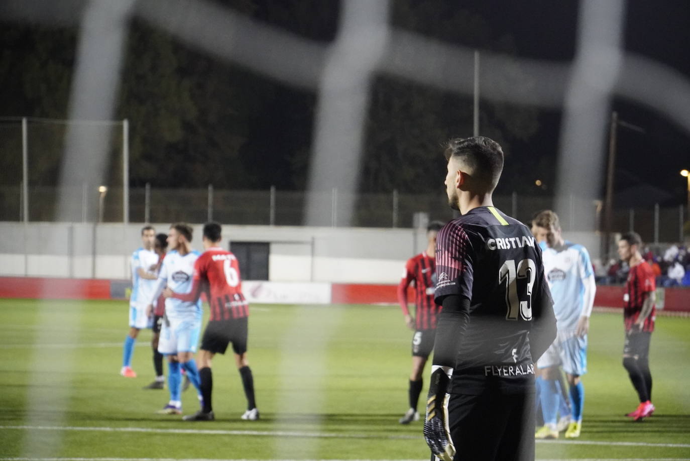 Cristian, que detuvo un penalti, tuvo una buena actuación, pero no pudo hacer nada para evitar los goles de El Hacen. 