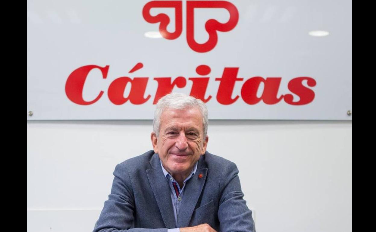 Manuel Bretón, ex teniente general del MADOC, ahora en la sede de Cáritas Española. 