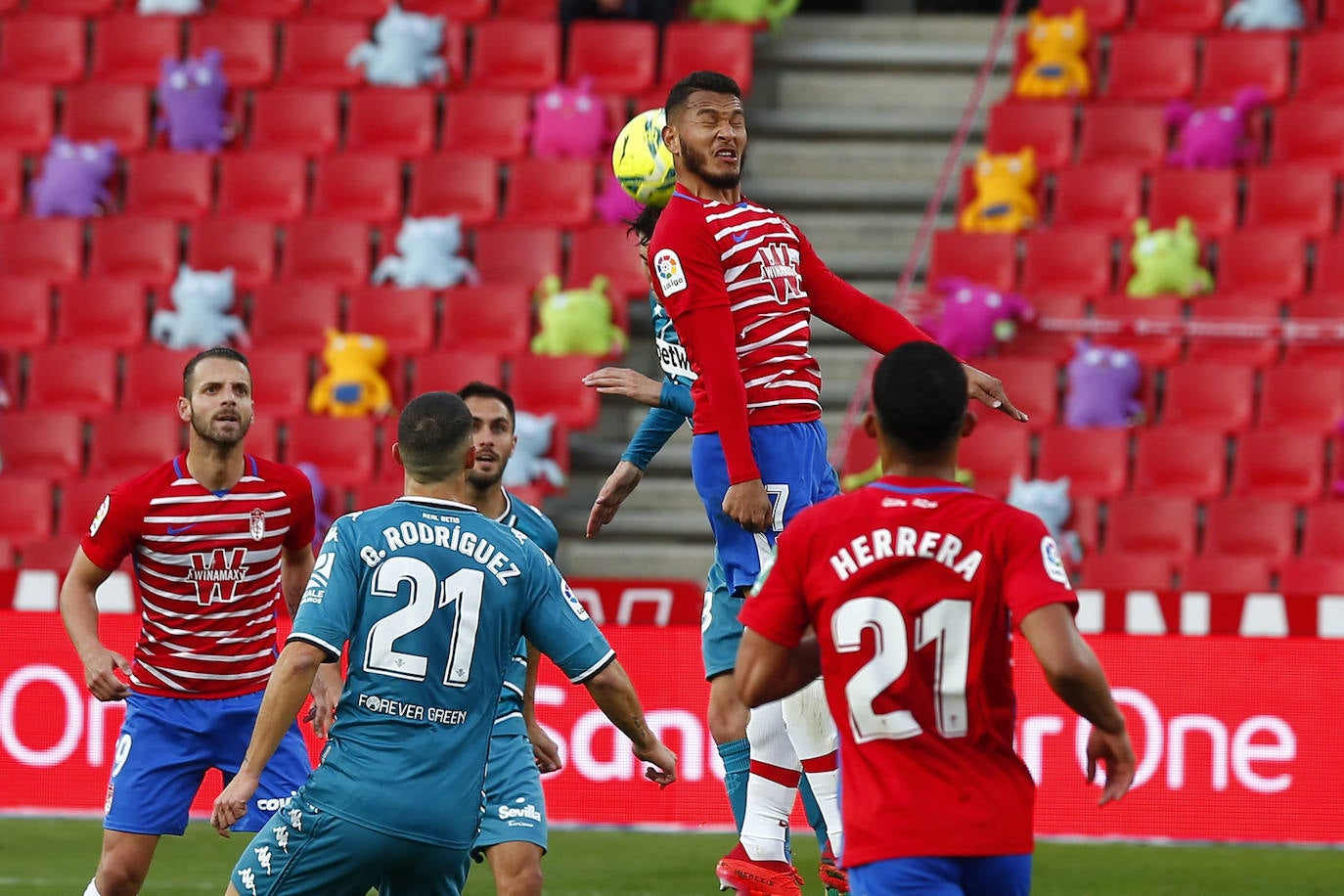 Estas son las mejores imágenes del partido disputado en el coliseo rojiblanco