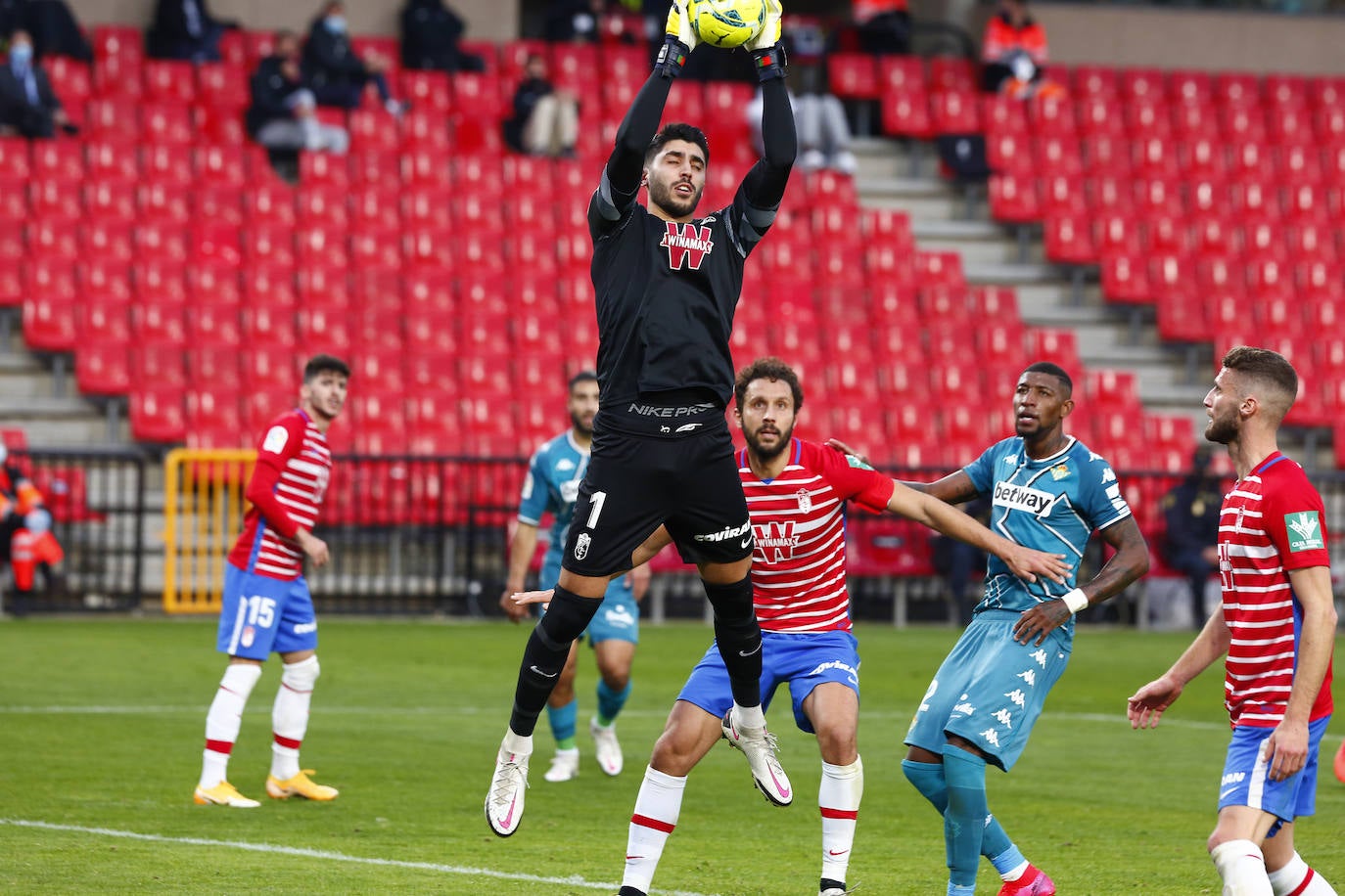 Estas son las mejores imágenes del partido disputado en el coliseo rojiblanco