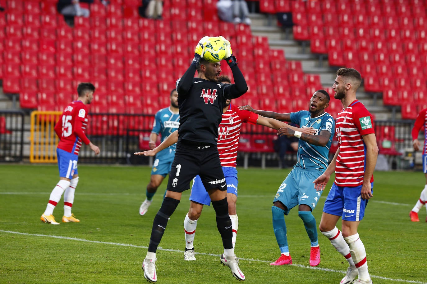 Estas son las mejores imágenes del partido disputado en el coliseo rojiblanco