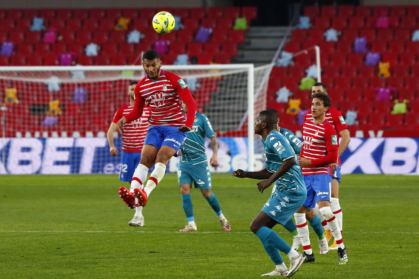 Estas son las mejores imágenes del partido disputado en el coliseo rojiblanco