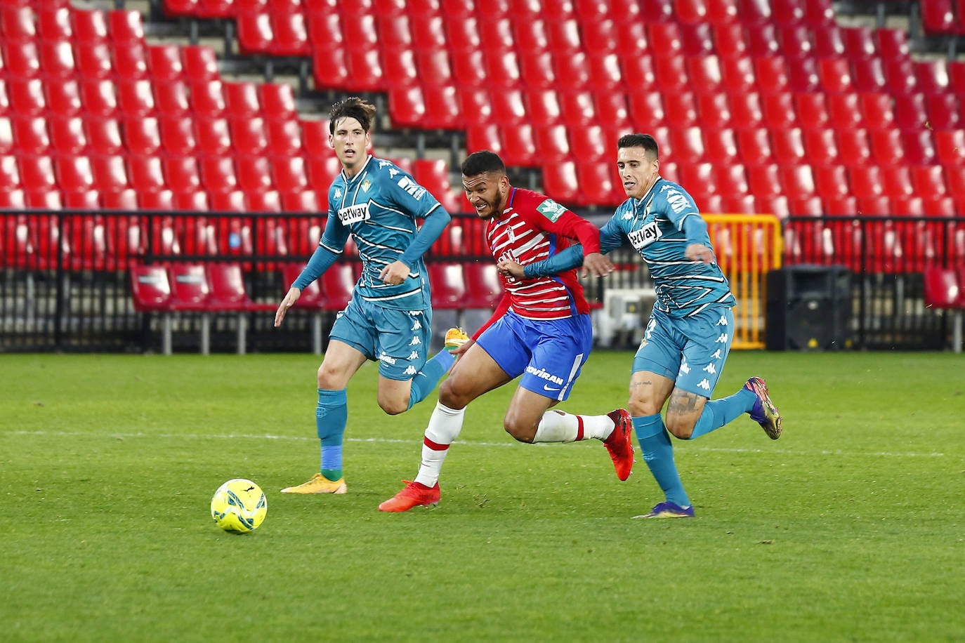 Estas son las mejores imágenes del partido disputado en el coliseo rojiblanco