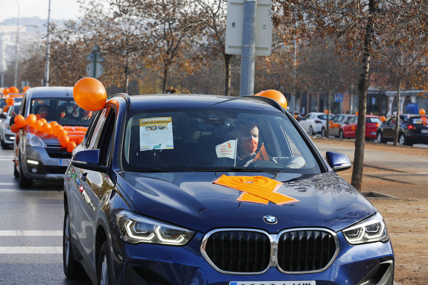 Cientos de coches recorren nuevamente las calles de la ciudad
