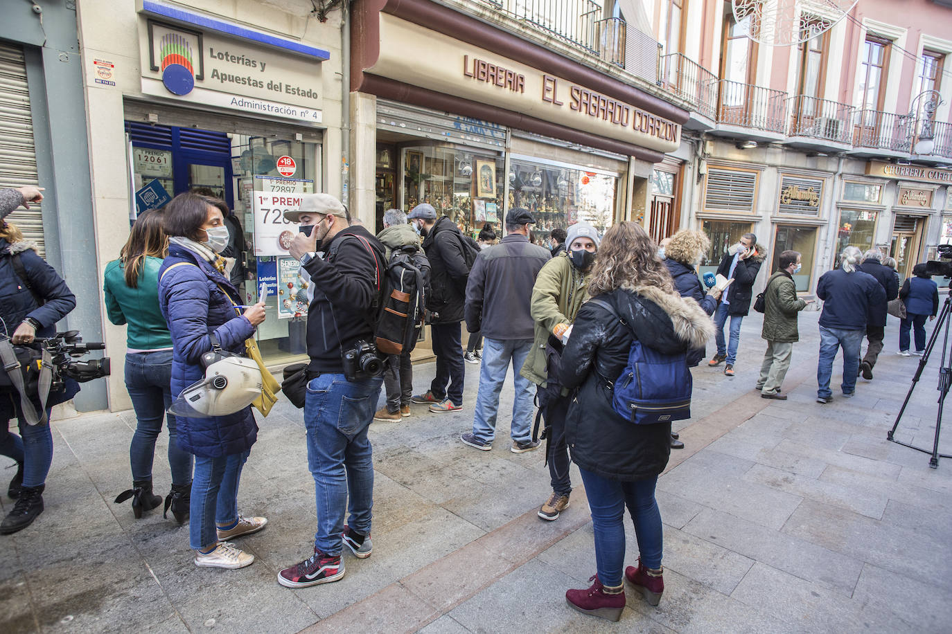 Alegría por partida doble en Granada capital con el Gordo y el cuarto premio.