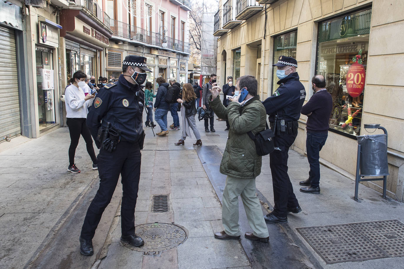 Alegría por partida doble en Granada capital con el Gordo y el cuarto premio.