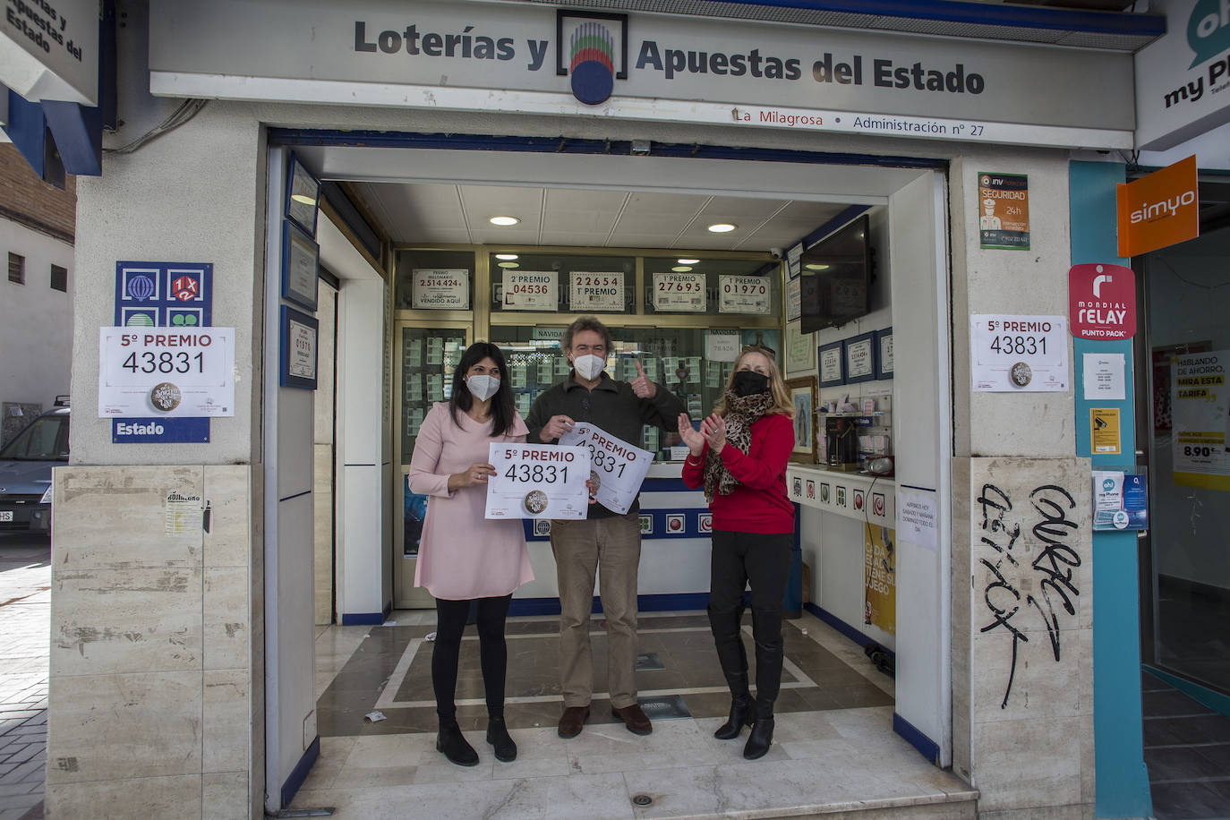 Alegría por partida doble en Granada capital con el Gordo y el cuarto premio.