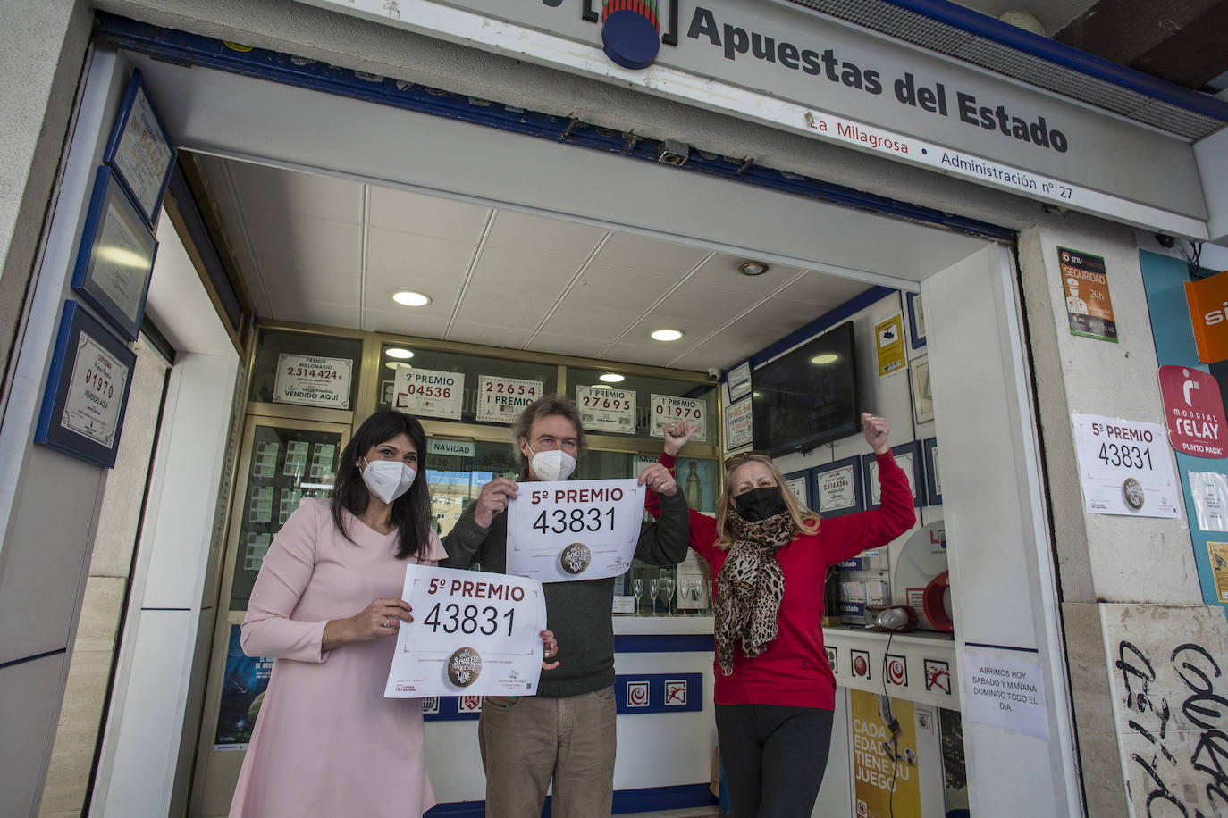 Alegría por partida doble en Granada capital con el Gordo y el cuarto premio.